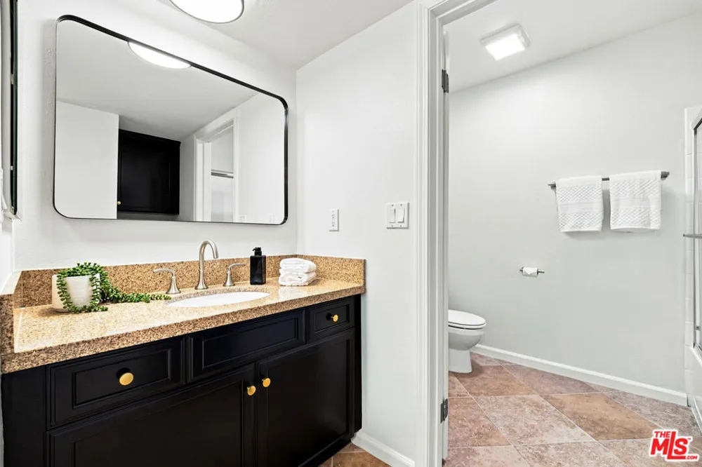 7320 Hawthorn Avenue #425 Los Angeles, CA 90046