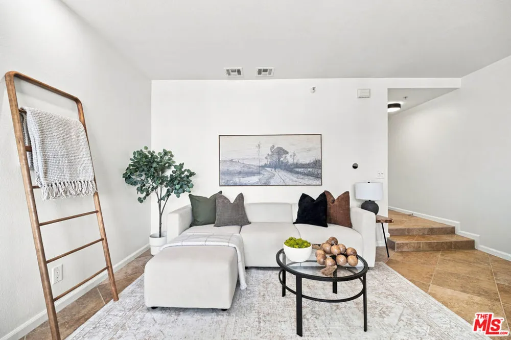 7320 Hawthorn Avenue #425 Los Angeles, CA 90046