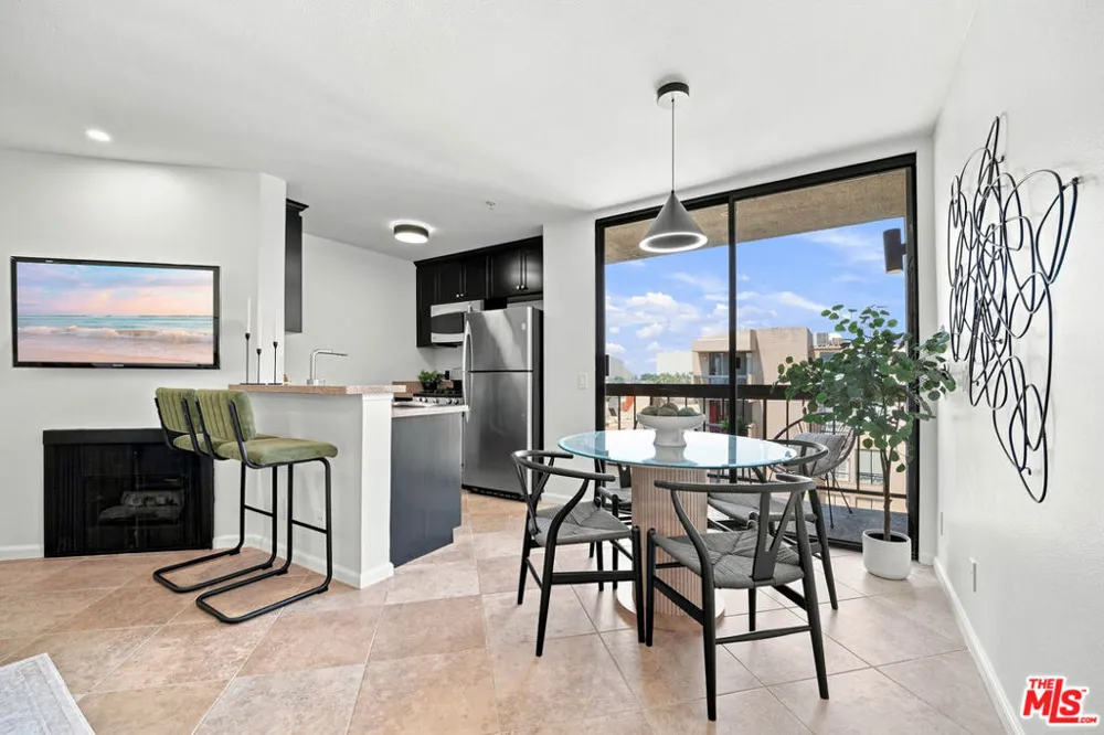 7320 Hawthorn Avenue #425 Los Angeles, CA 90046