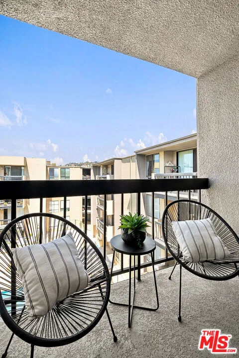 7320 Hawthorn Avenue #425 Los Angeles, CA 90046