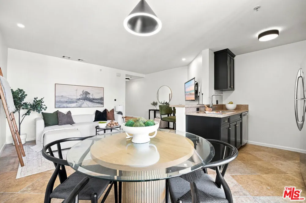 7320 Hawthorn Avenue #425 Los Angeles, CA 90046