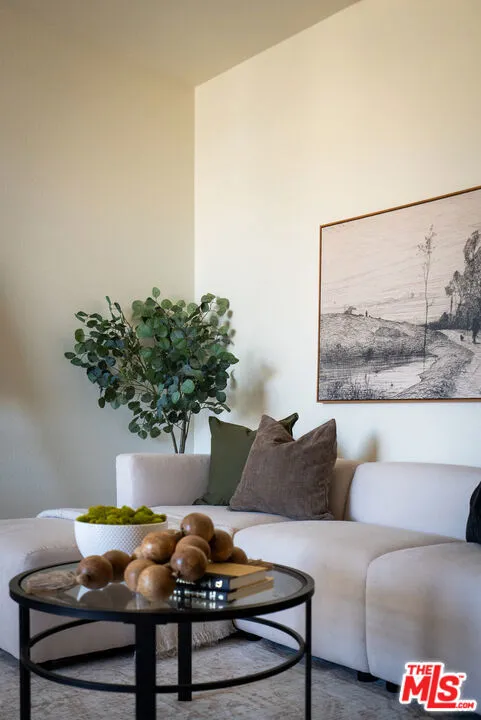 7320 Hawthorn Avenue #425 Los Angeles, CA 90046