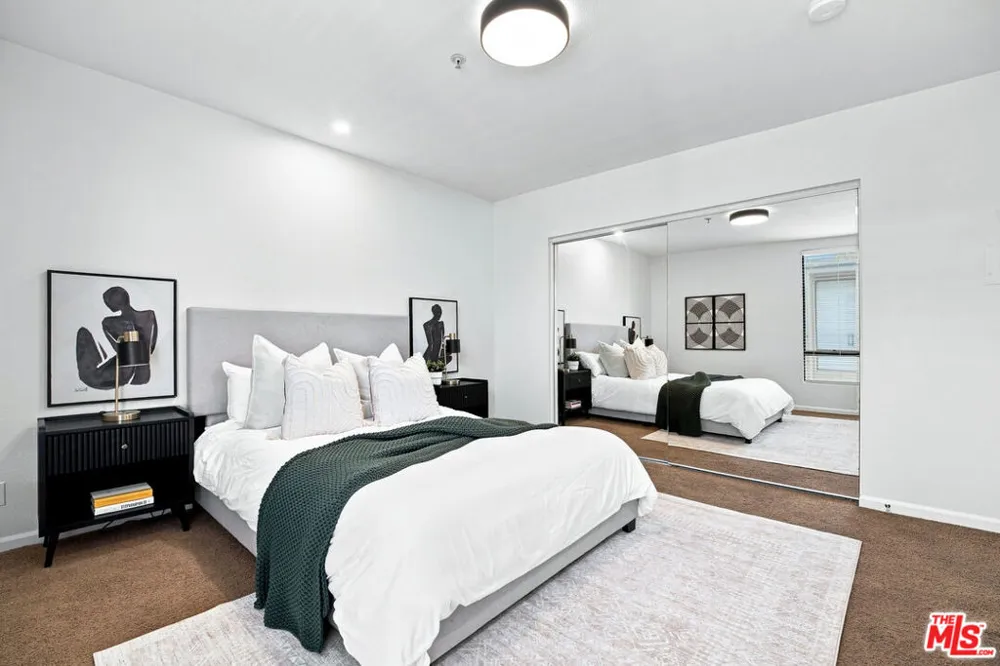 7320 Hawthorn Avenue #425 Los Angeles, CA 90046