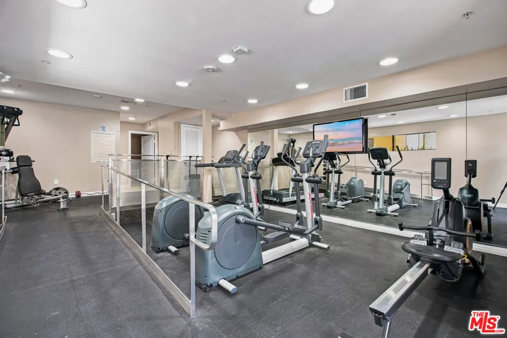 7320 Hawthorn Avenue #425 Los Angeles, CA 90046