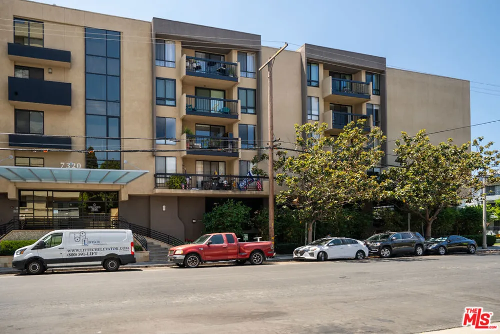 7320 Hawthorn Avenue #425 Los Angeles, CA 90046