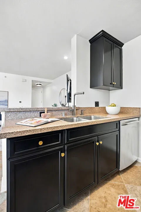 7320 Hawthorn Avenue #425 Los Angeles, CA 90046
