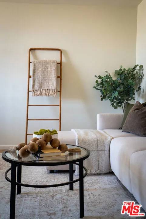 7320 Hawthorn Avenue #425 Los Angeles, CA 90046