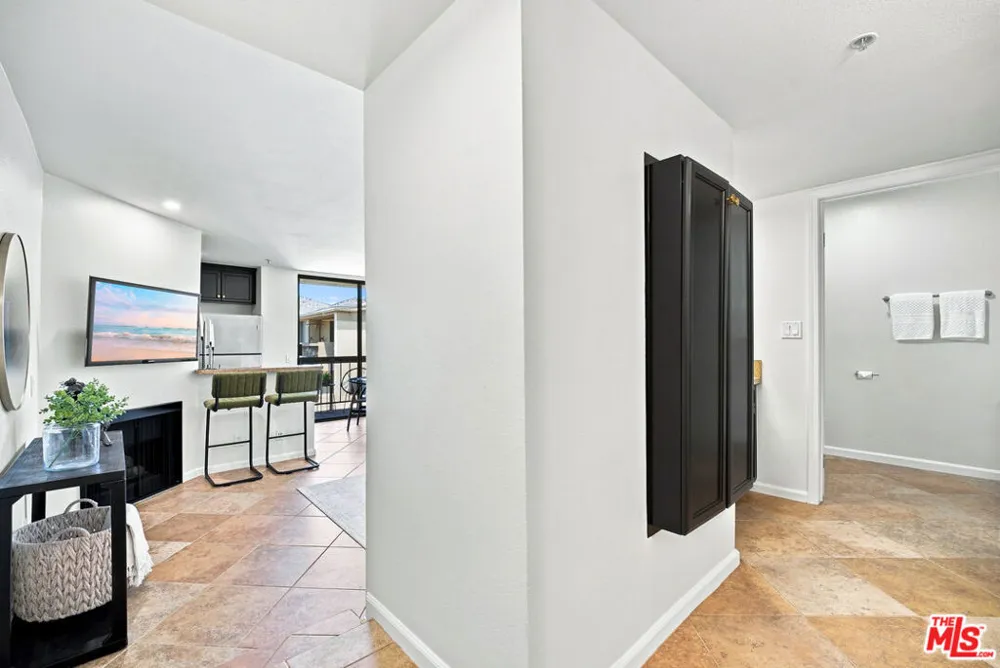 7320 Hawthorn Avenue #425 Los Angeles, CA 90046