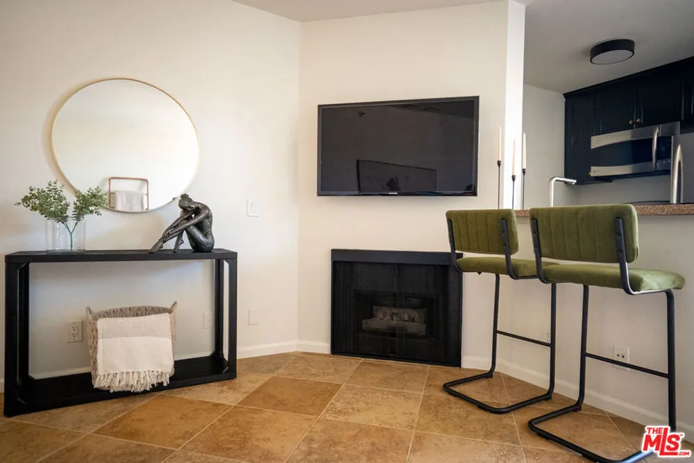 7320 Hawthorn Avenue #425 Los Angeles, CA 90046