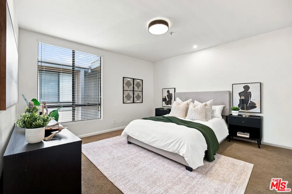 7320 Hawthorn Avenue #425 Los Angeles, CA 90046