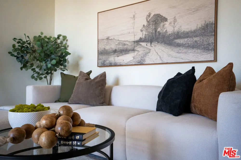 7320 Hawthorn Avenue #425 Los Angeles, CA 90046