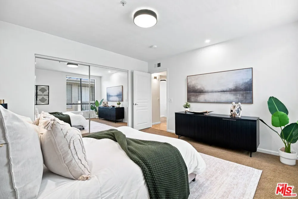 7320 Hawthorn Avenue #425 Los Angeles, CA 90046