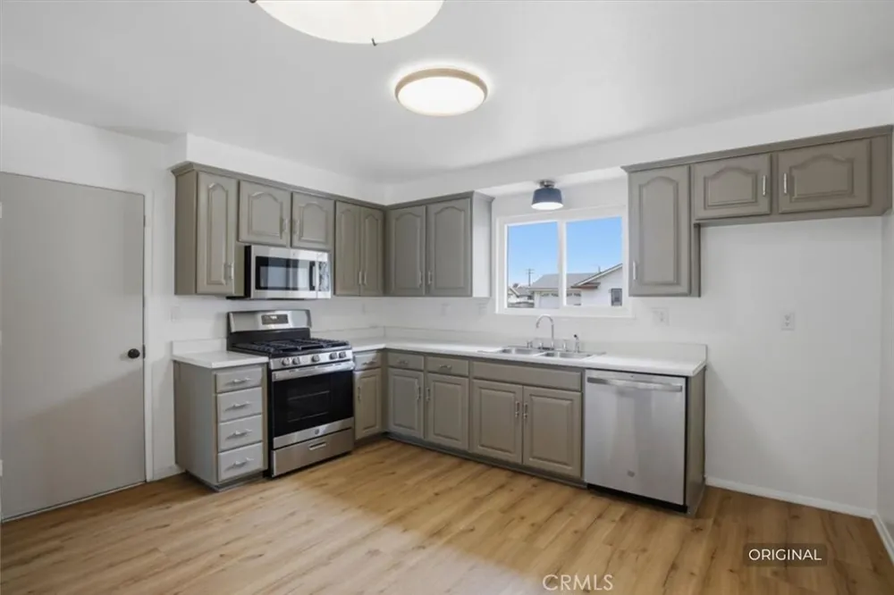 221 Vegas Drive Oxnard, CA 93030
