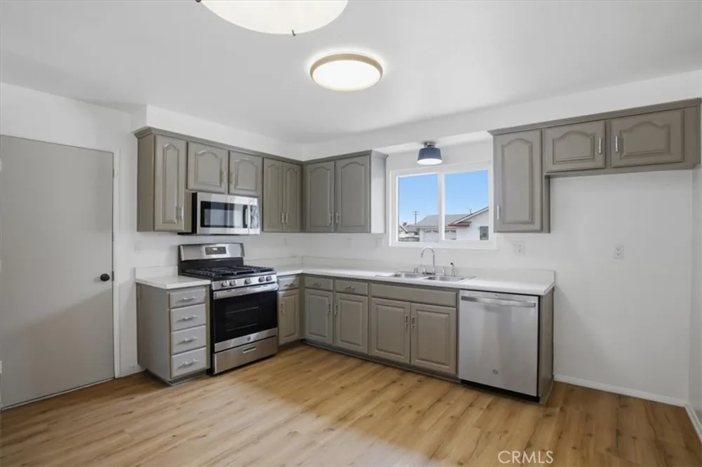 221 Vegas Drive Oxnard, CA 93030