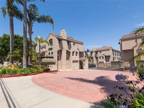 1305 E Grand Avenue #F