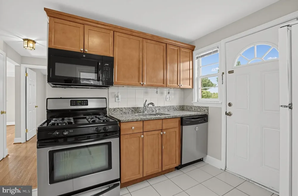 2004 LANGLEY STREET Arlington, VA 22204