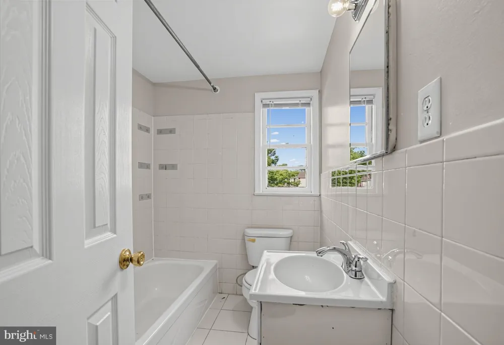2004 LANGLEY STREET Arlington, VA 22204