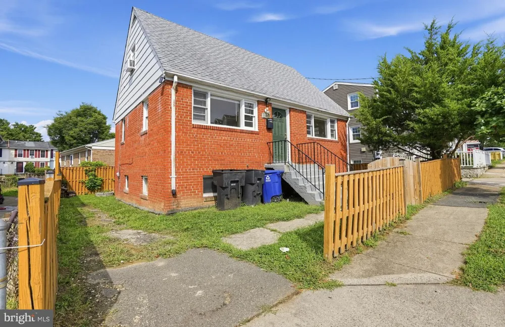 2004 LANGLEY STREET Arlington, VA 22204