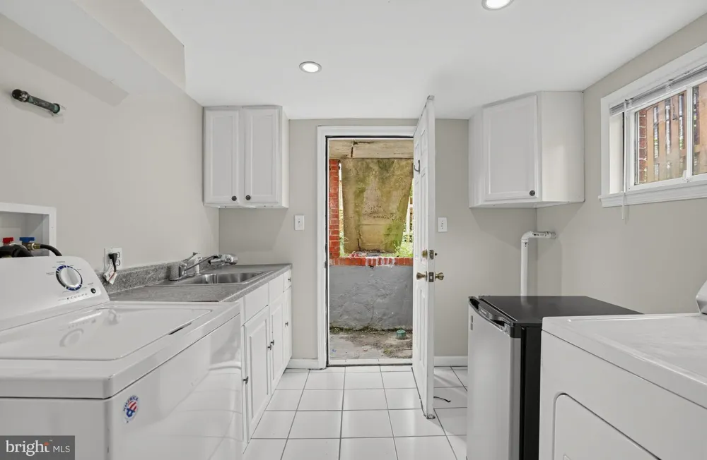 2004 LANGLEY STREET Arlington, VA 22204