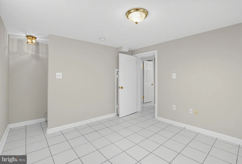 2004 LANGLEY STREET Arlington, VA 22204