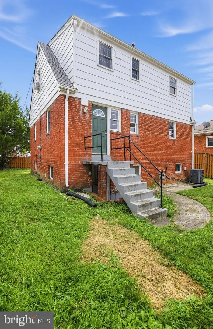 2004 LANGLEY STREET Arlington, VA 22204
