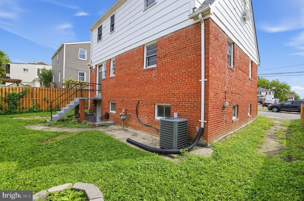 2004 LANGLEY STREET Arlington, VA 22204