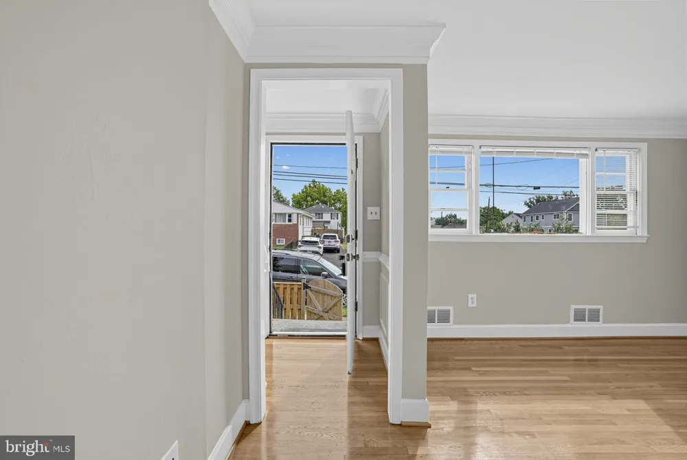 2004 LANGLEY STREET Arlington, VA 22204