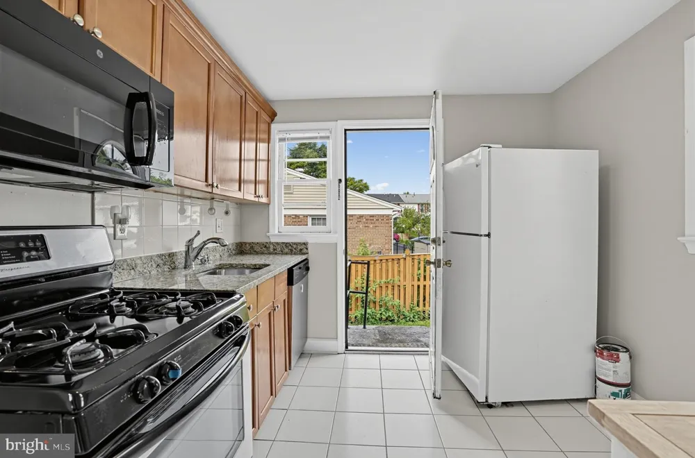 2004 LANGLEY STREET Arlington, VA 22204