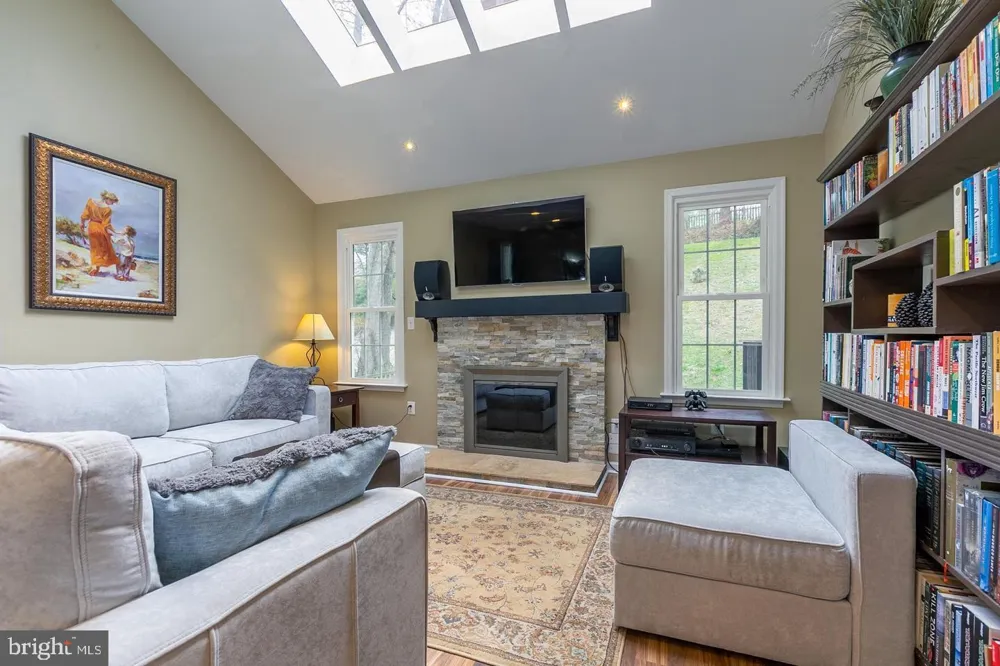 1700 ABBEY OAK DRIVE Vienna, VA 22182