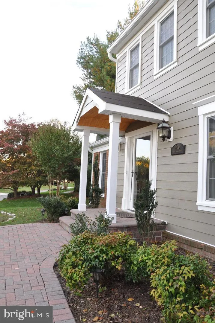 1700 ABBEY OAK DRIVE Vienna, VA 22182