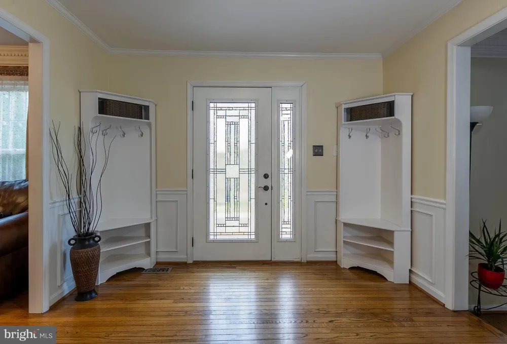 1700 ABBEY OAK DRIVE Vienna, VA 22182