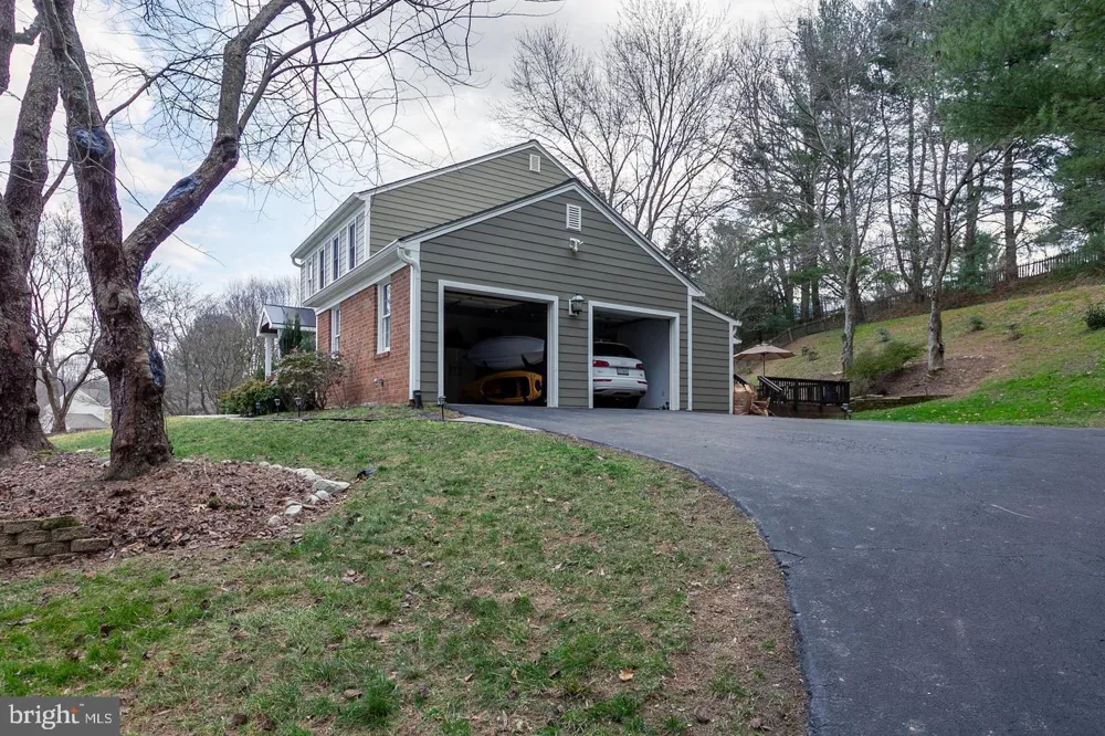 1700 ABBEY OAK DRIVE Vienna, VA 22182