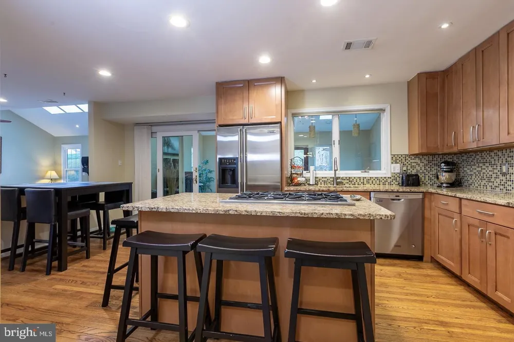 1700 ABBEY OAK DRIVE Vienna, VA 22182