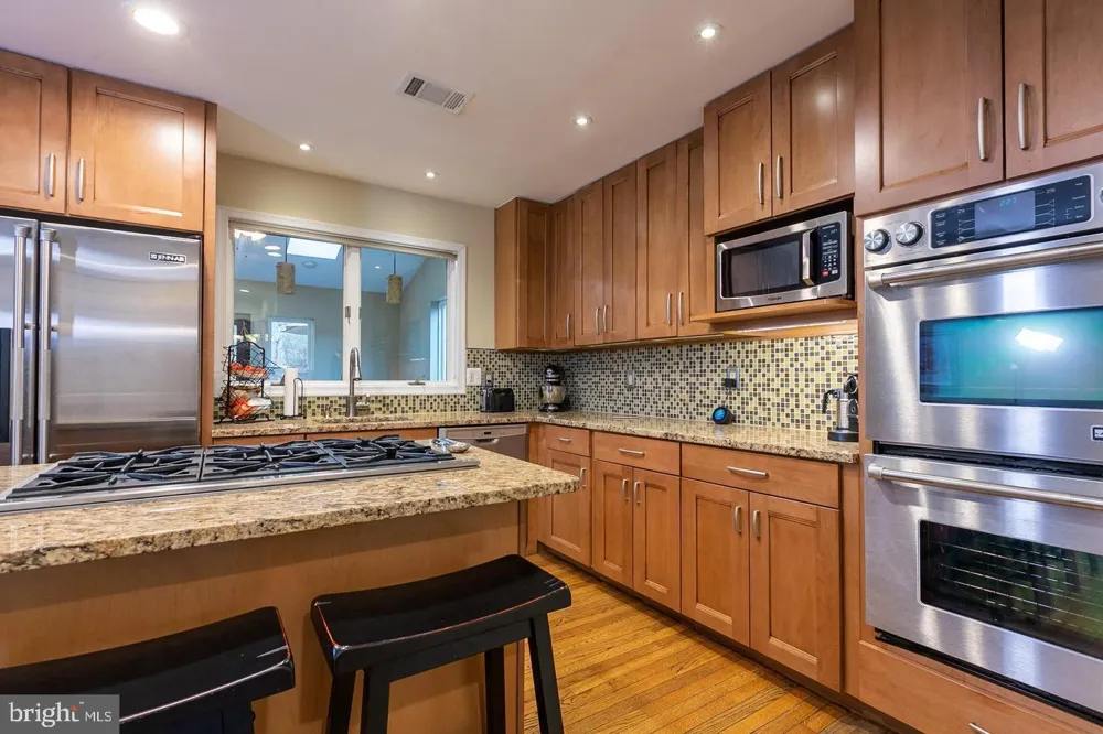 1700 ABBEY OAK DRIVE Vienna, VA 22182