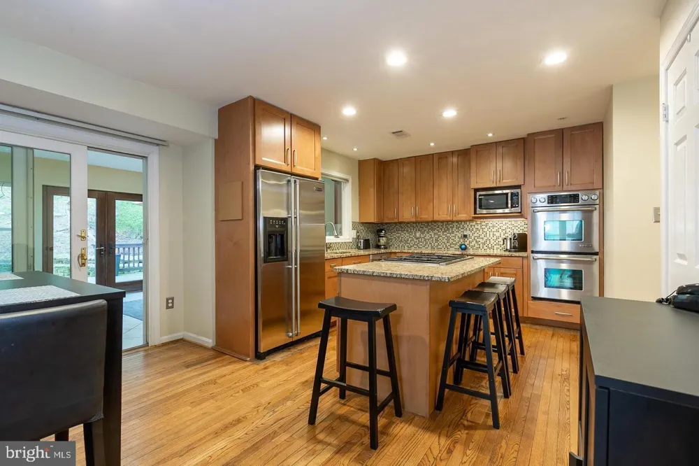 1700 ABBEY OAK DRIVE Vienna, VA 22182