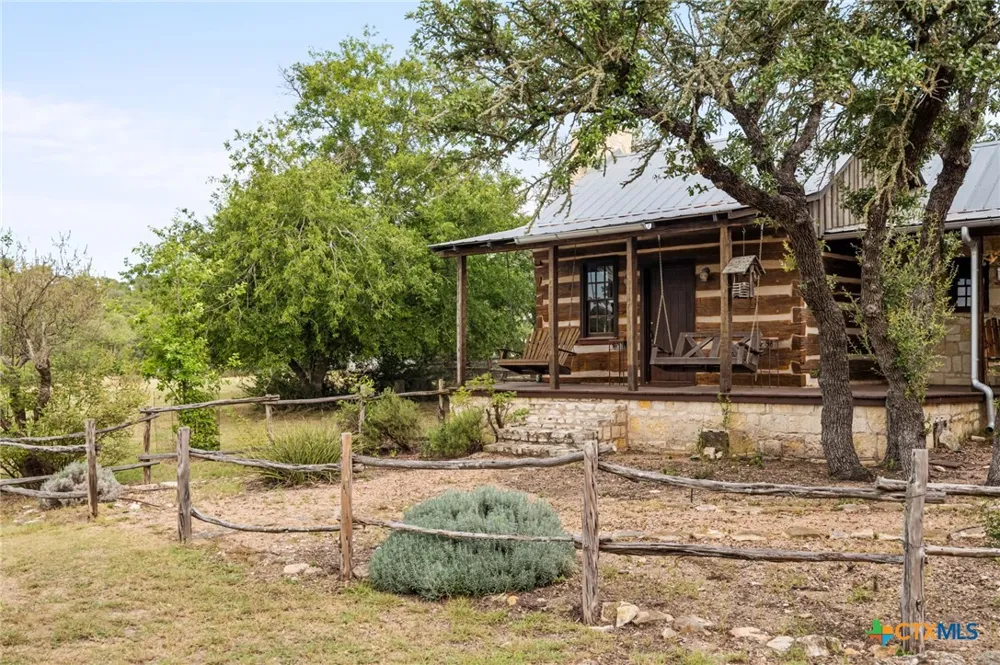 401 Clear Creek Lane Fredericksburg, TX 78624