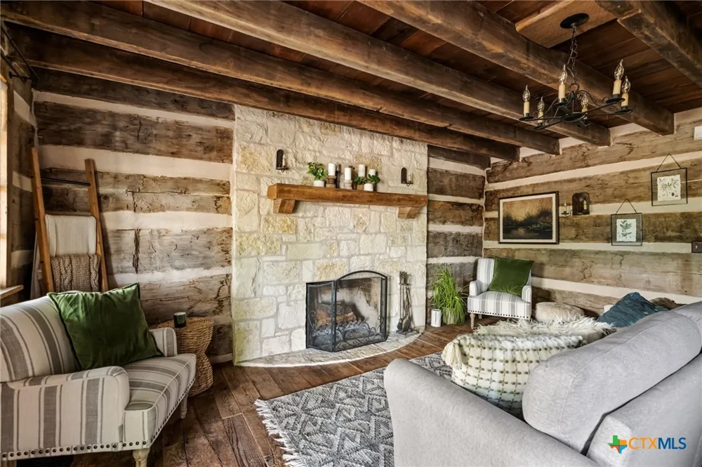401 Clear Creek Lane Fredericksburg, TX 78624