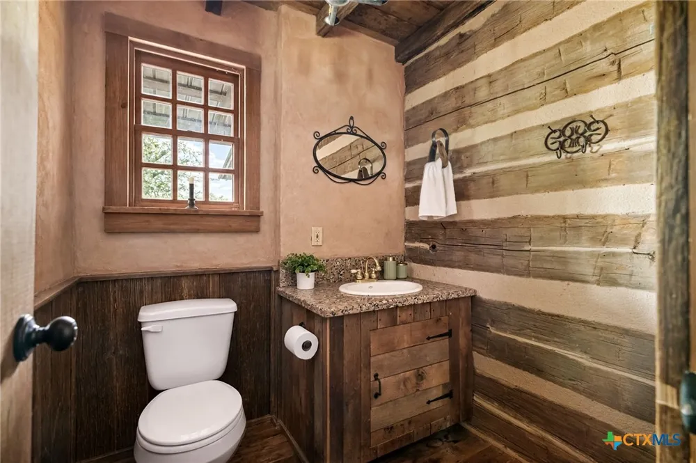 401 Clear Creek Lane Fredericksburg, TX 78624