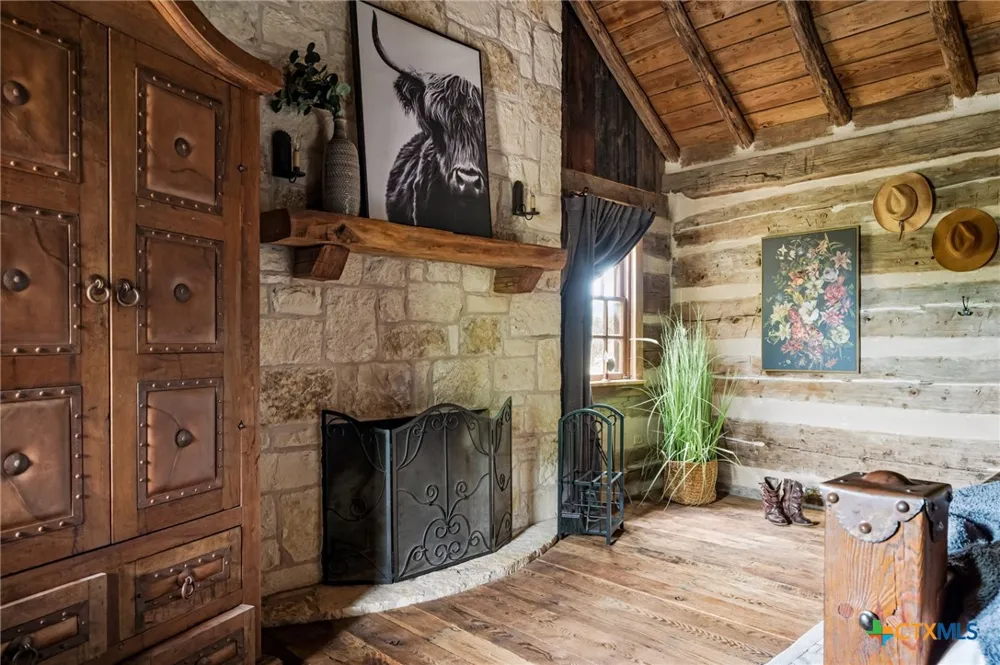 401 Clear Creek Lane Fredericksburg, TX 78624