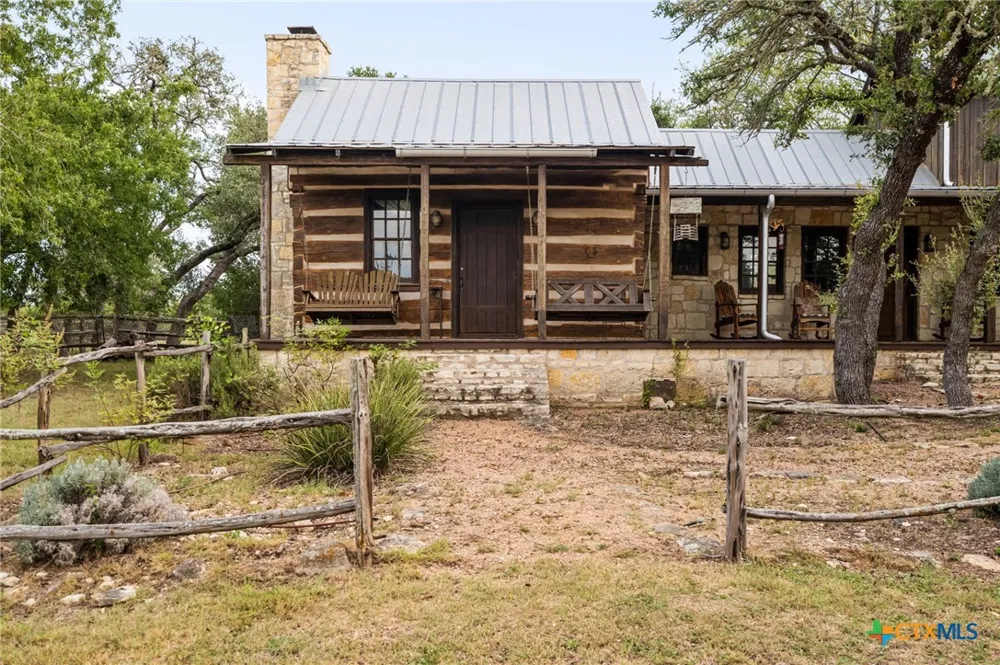 401 Clear Creek Lane Fredericksburg, TX 78624