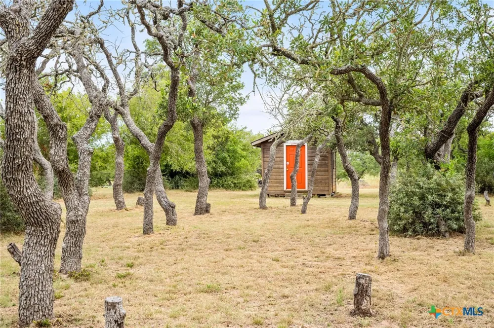 401 Clear Creek Lane Fredericksburg, TX 78624
