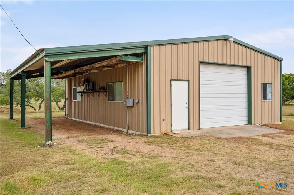 401 Clear Creek Lane Fredericksburg, TX 78624