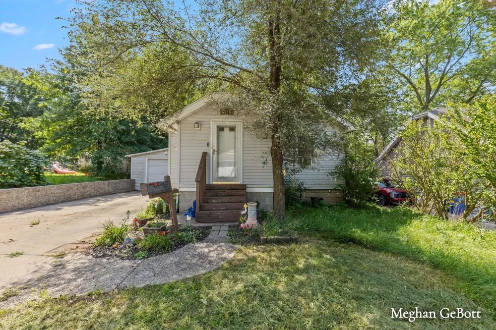 1410 Walnut Street NE Grand Rapids, MI 49503