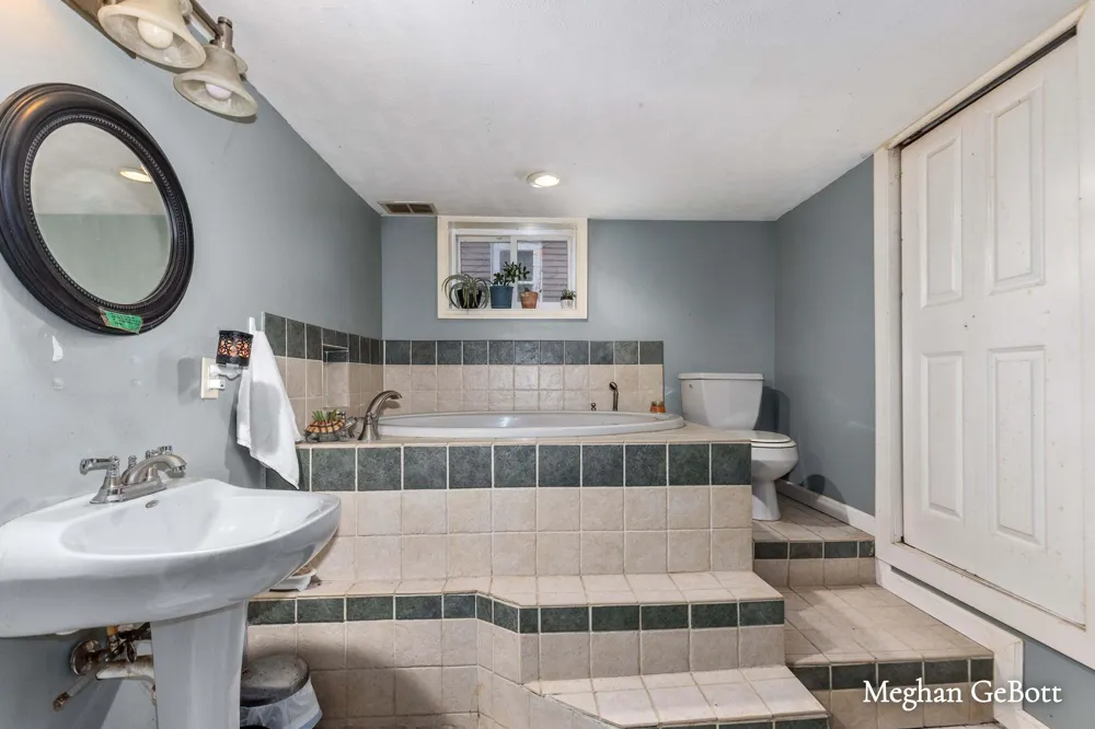 1410 Walnut Street NE Grand Rapids, MI 49503