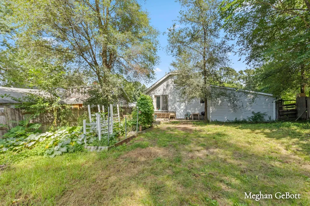 1410 Walnut Street NE Grand Rapids, MI 49503