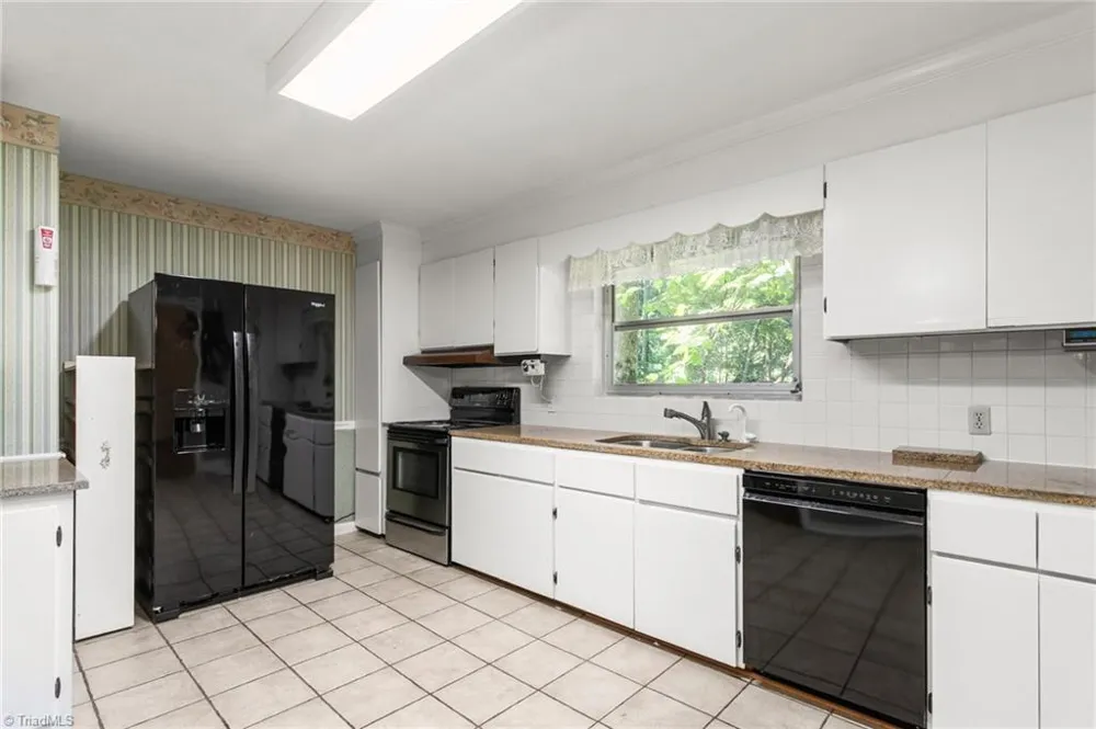 3430 Forest Lane Winston-Salem, NC 27040
