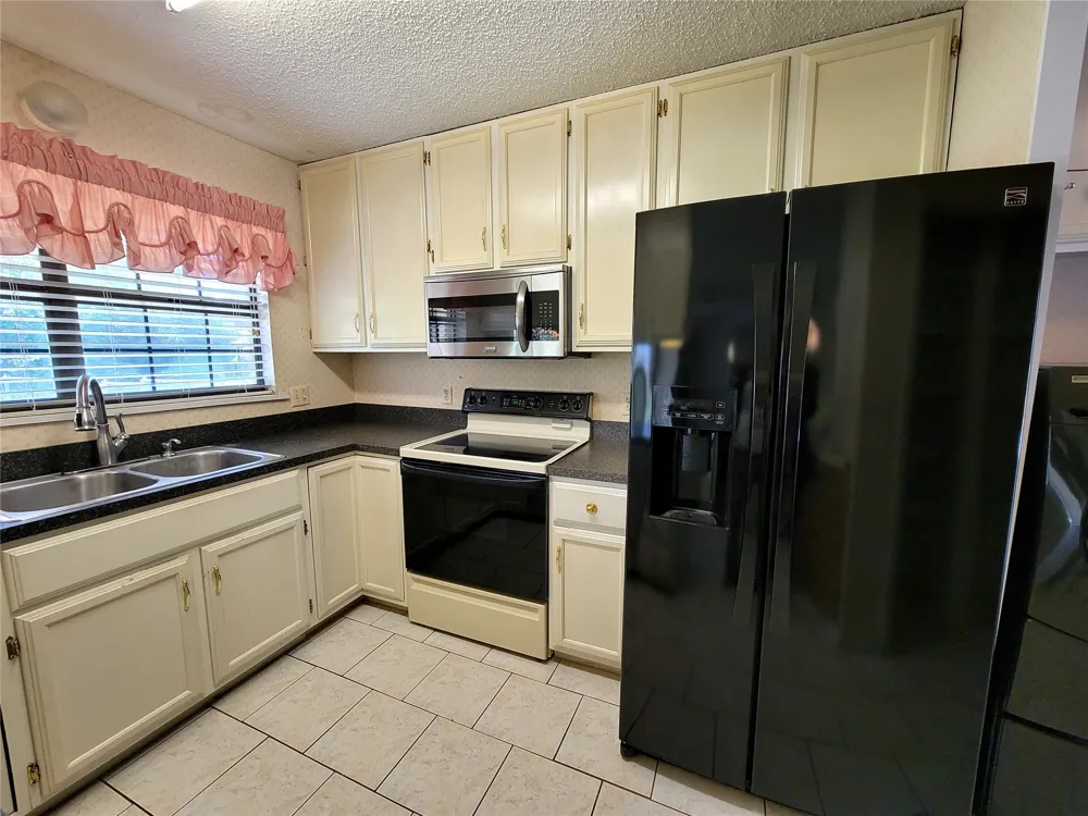 112 Meadowlark Eufaula, OK 74432