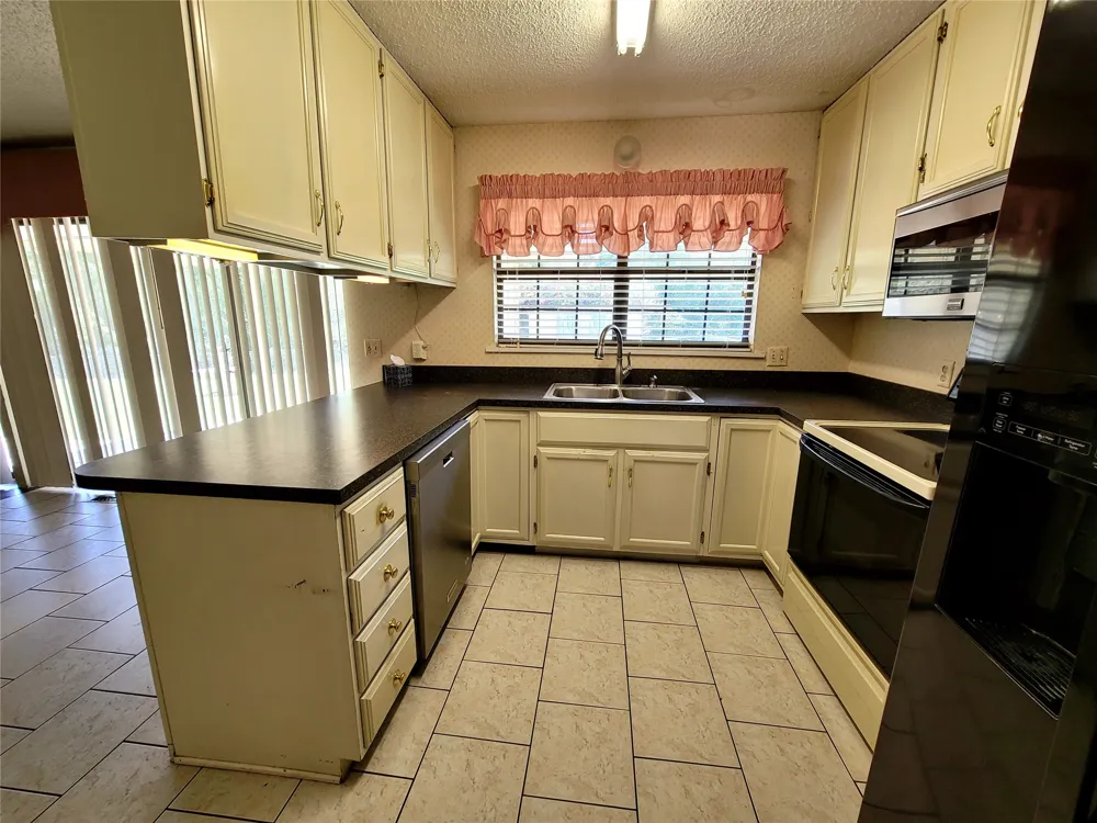 112 Meadowlark Eufaula, OK 74432