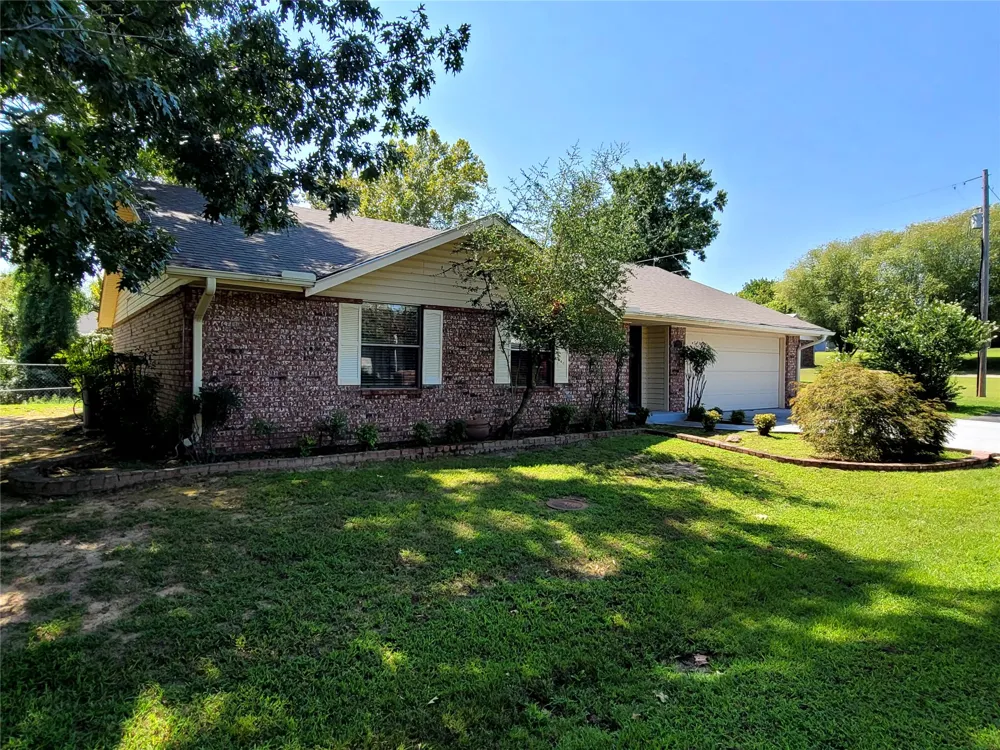 112 Meadowlark Eufaula, OK 74432