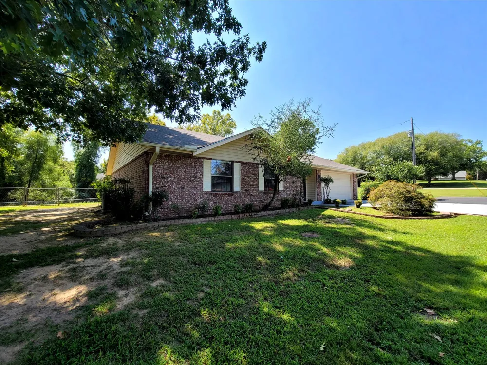 112 Meadowlark Eufaula, OK 74432